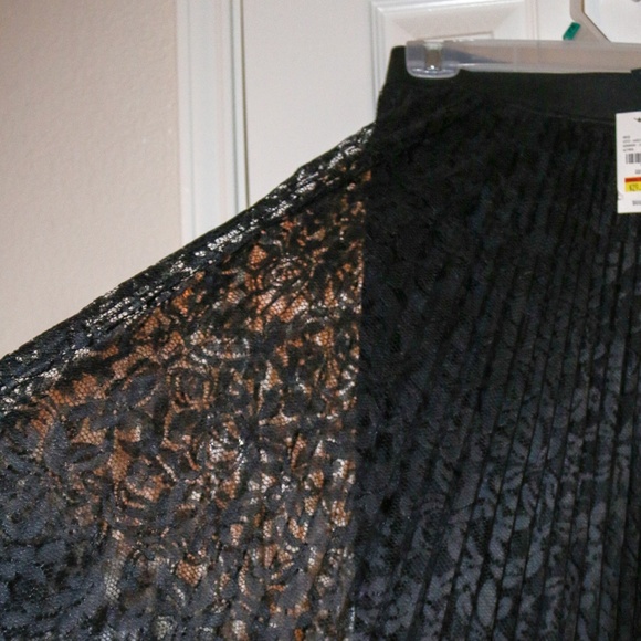 Black lace skirt - Picture 4 of 5
